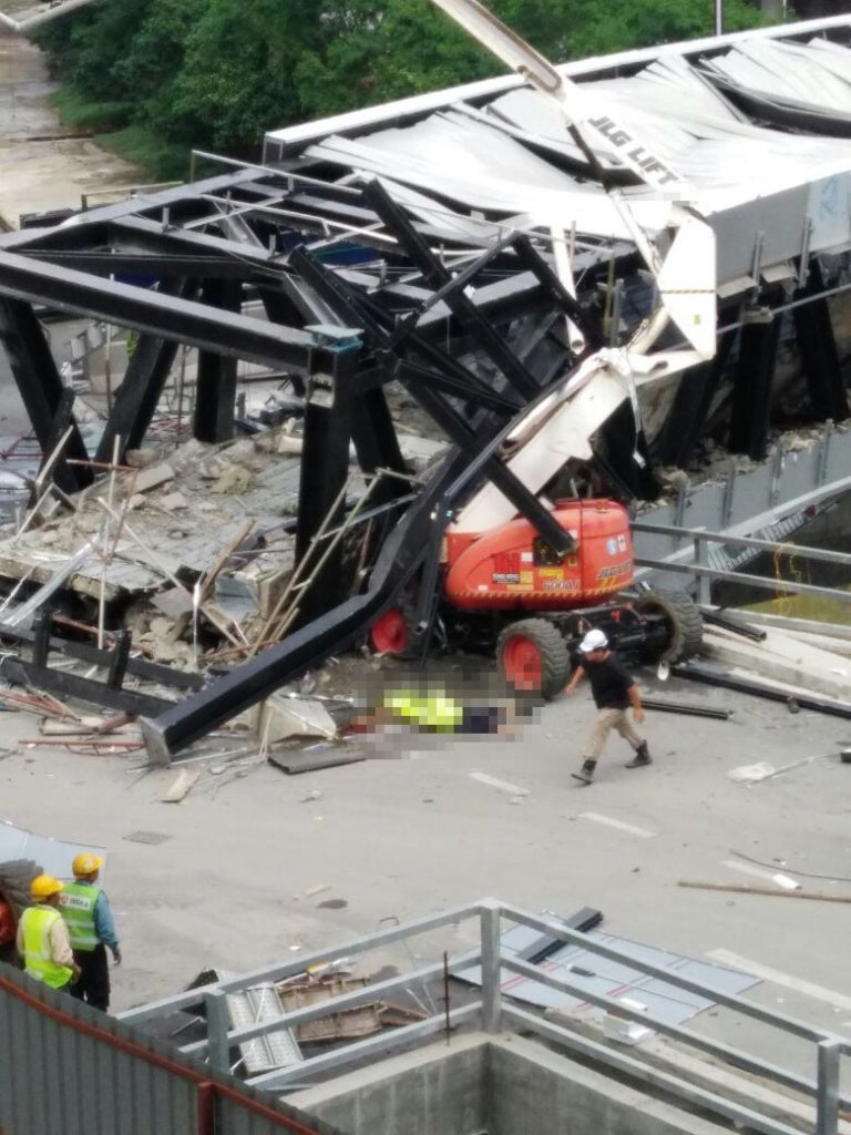 Bridge Near Mid Valley Megamall Collapsed, Several People Injured - World Of Buzz