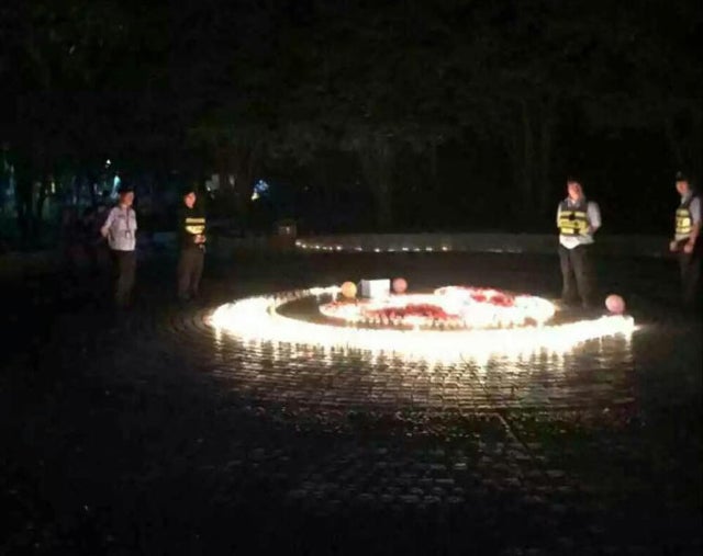 Chinese Guy Sets Up Candlelight Proposal, But Campus Security Came First - World Of Buzz 3