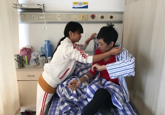 Desperate To Fund Brother's Cancer Treatment, Chinese Teen Tries To Sell Her Body - World Of Buzz 4