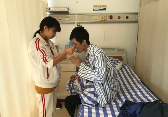 Desperate To Fund Brother's Cancer Treatment, Chinese Teen Tries To Sell Her Body - World Of Buzz 5