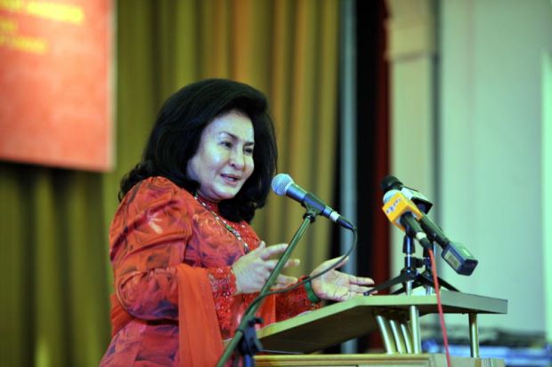 'I've Never Had A Facebook Account' Rosmah Says While Encouraging People To Use It Wisely - World Of Buzz