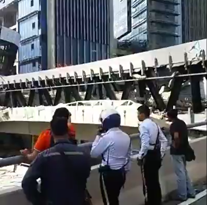 Kl Eco Bridge Collapsed Injuring Several People - World Of Buzz 7
