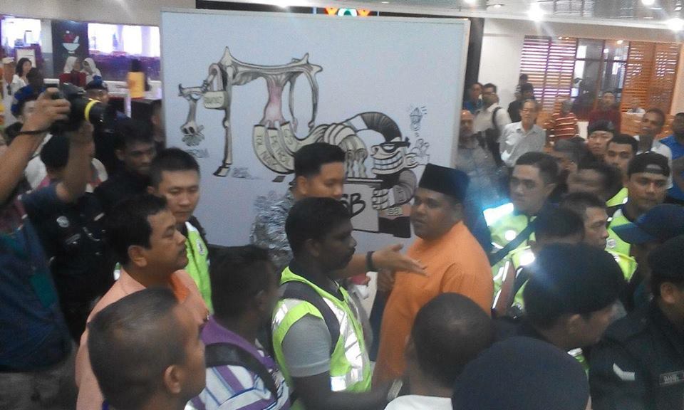 Malaysian Cartoonist Zunar ATTACKED And ARRESTED For "Insulting" Najib - World Of Buzz 3