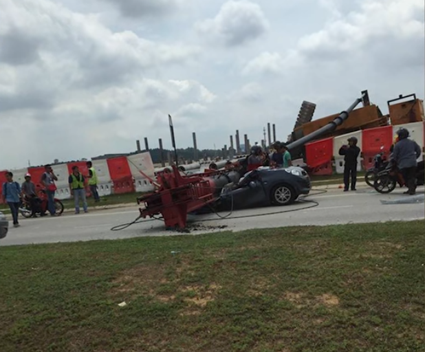 Malaysian Man And Woman Die After Construction Pile Driver Crushed Their Car - World Of Buzz 4