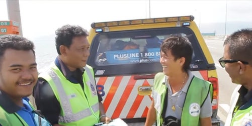 Malaysian Tow Truck Runner Saves 10 People From Committing Suicide - World Of Buzz 1