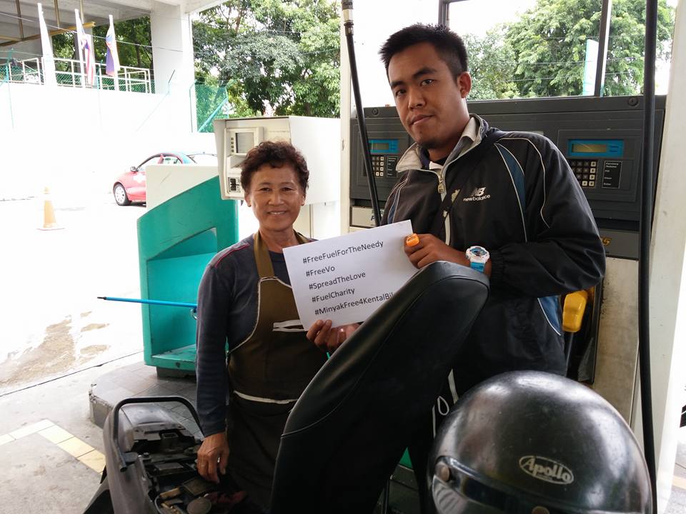 Malaysians Start Project To Buy Fuel For The Poor To Help With The Petrol Price Hike - World Of Buzz 2
