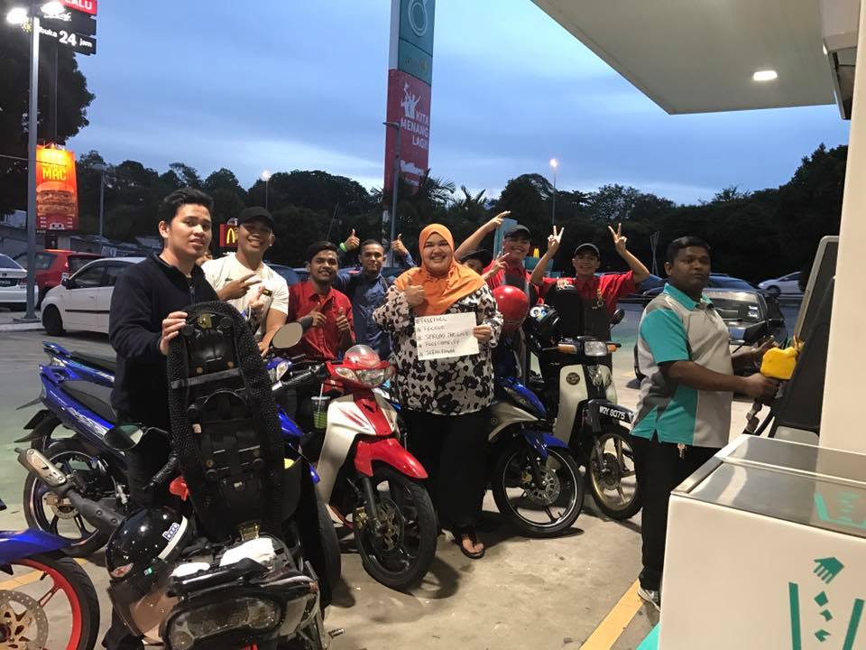 Malaysians Start Project To Buy Fuel For The Poor To Help With The Petrol Price Hike - World Of Buzz 3