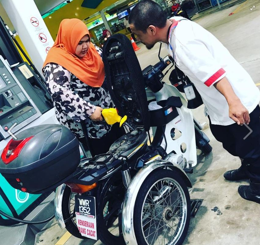 Malaysians Start Project To Buy Fuel For The Poor To Help With The Petrol Price Hike - World Of Buzz 7