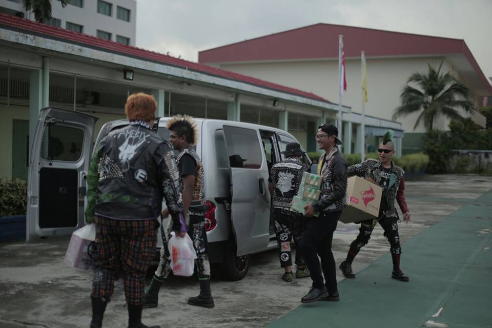 Singaporean PUNKS Donate 1 Month's Worth Of Goods To Children's Home - World Of Buzz 2