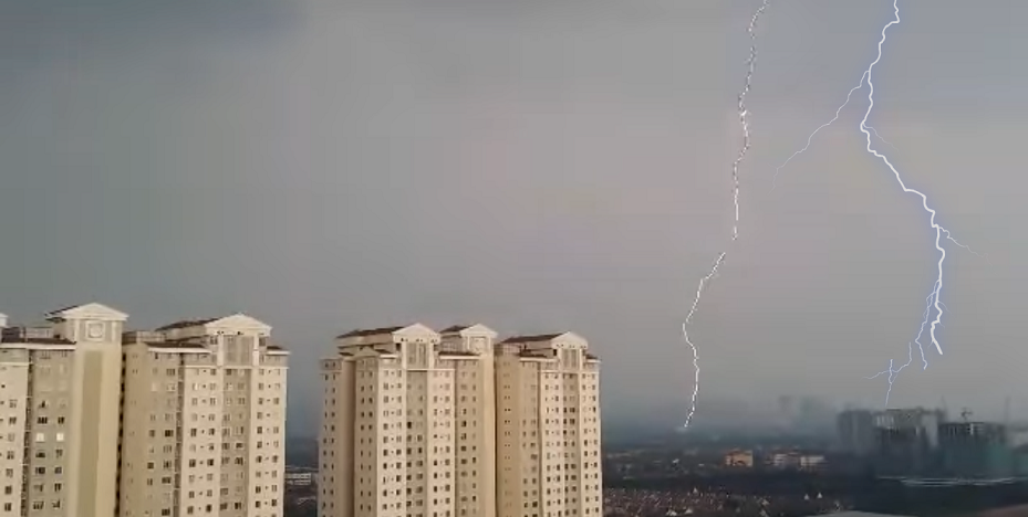 Subang Has One Of The Most Lightning Incidents In The World, According To Experts. - World Of Buzz 4