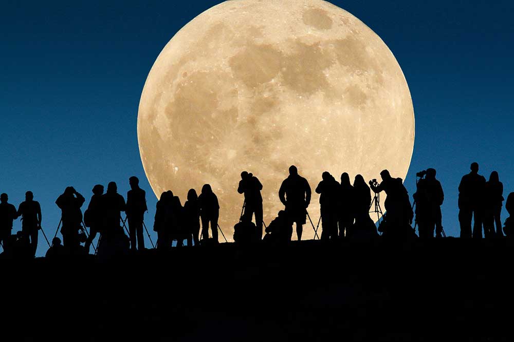 Supermoon Sighting From 7:24pm And Until 9:54pm On November 14 In Malaysia - World Of Buzz 2