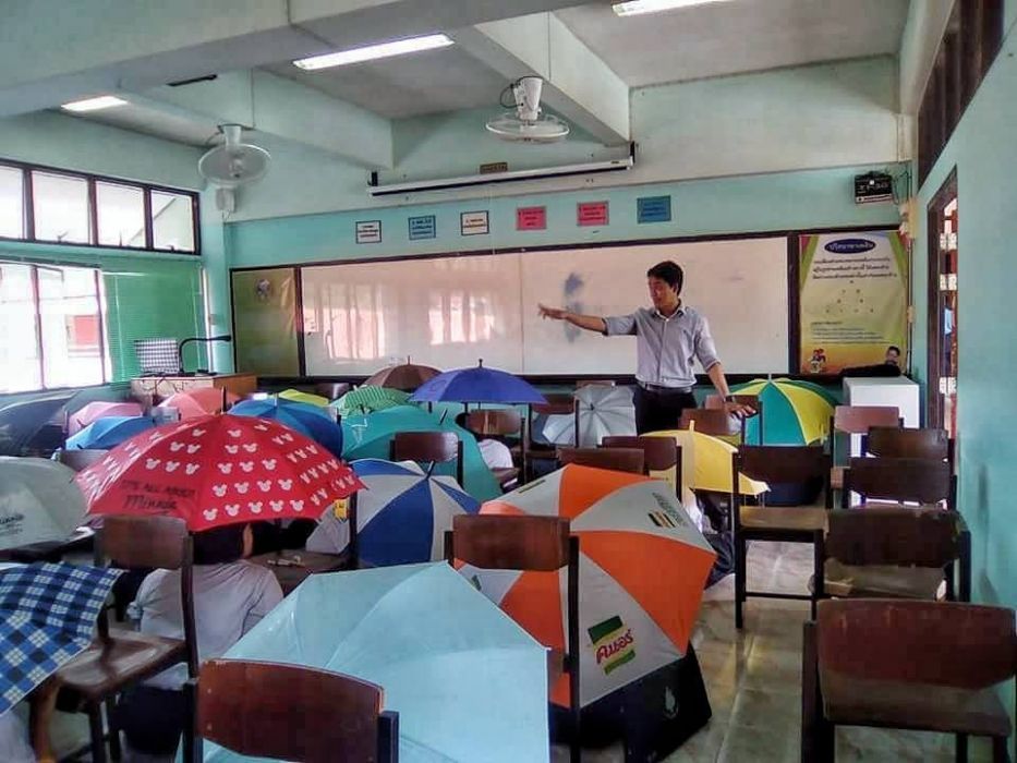 Teacher Asks Students To Open Umbrella To Prevent Cheating During Exam - World Of Buzz 3