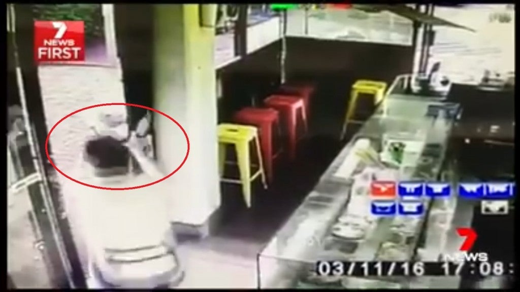 Teen Tries To Rob Restaurant With A Knife But The Chef Had Other Plans - World Of Buzz 3