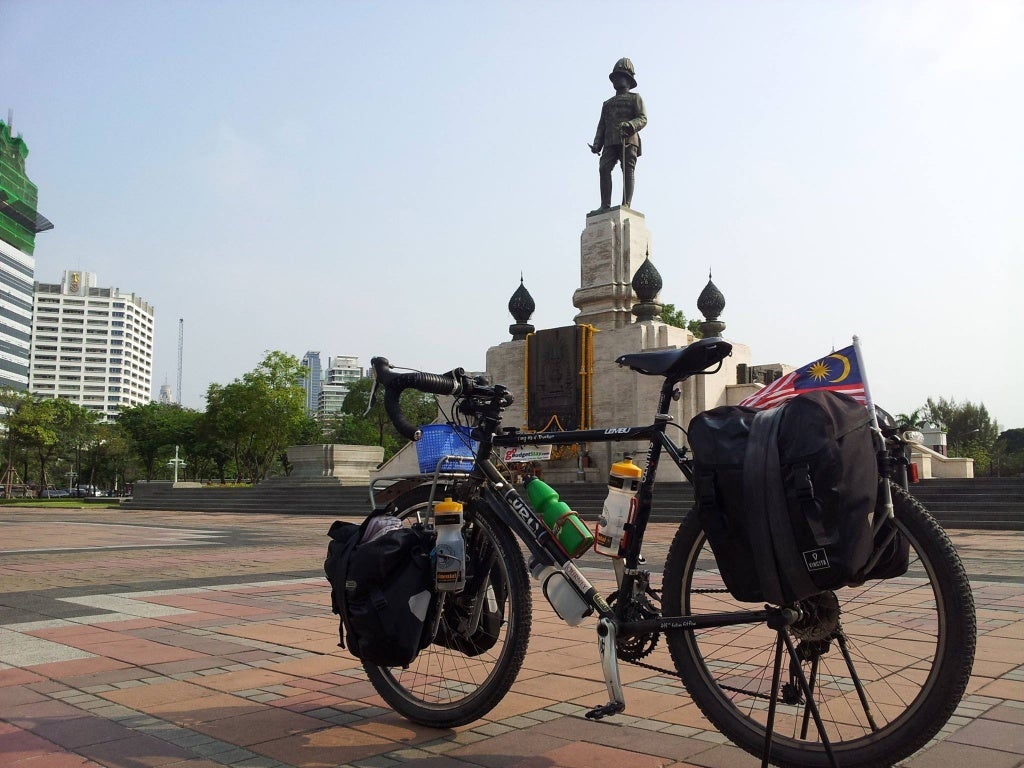The Malaysian Who Pedaled His Way To London - World Of Buzz 2