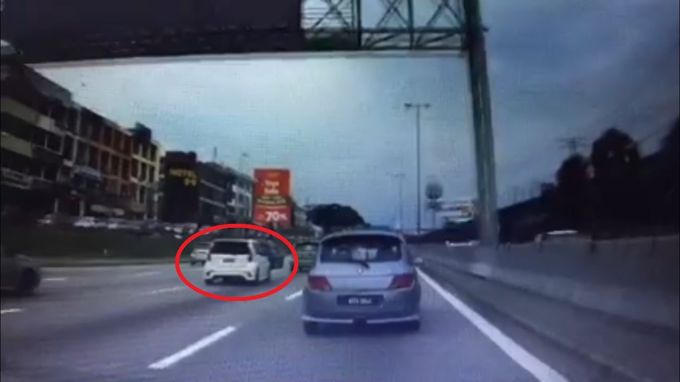 Speeding White Myvi Weaving Through Traffic Causes Six-Car Accident On ...