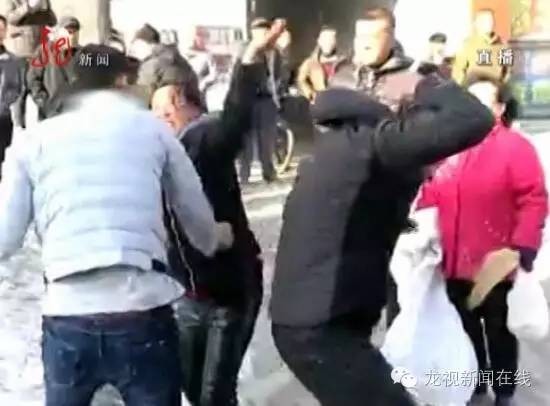 Ungrateful Chinese Son Beats Up Parents In Public For Buying Him An Apartment 'Too Small' - World Of Buzz
