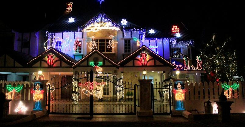 And The Most Epic Christmas Decoration Goes To... - World Of Buzz 4