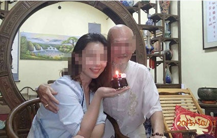 Chinese Girl Accused Of Seducing Rich Feng Shui Master For His Wealth, But She Claims Otherwise - World Of Buzz 17