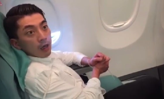 Drunken Korean Guy Gets Restrained, Spits And Curse At Flight Attendant - World Of Buzz 2