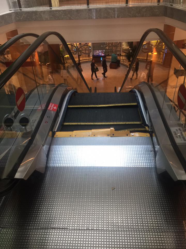 Escalator At The Gardens Mall Almost Chew Up A Guy - World Of Buzz