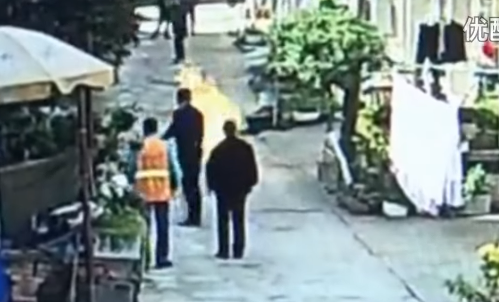 Heroic Man Single-Handedly Saves His Neighbourhood From Exploding Gas Canister - World Of Buzz 1