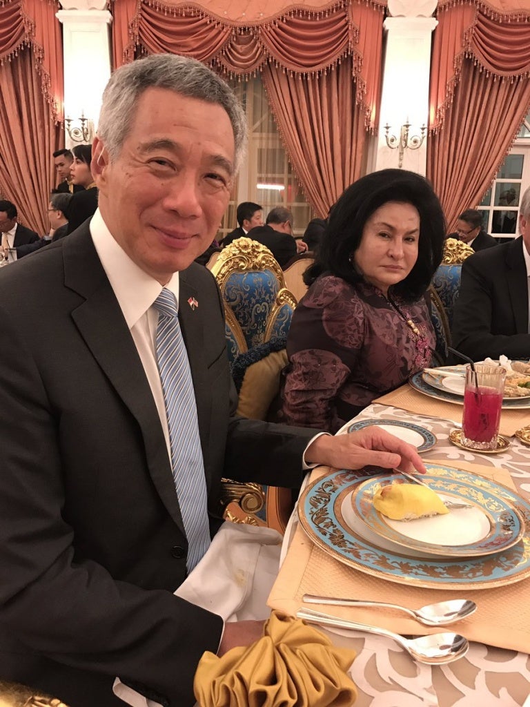 Image of Hsien Loong And Rosmah Eating Durian Goes Viral - World Of Buzz