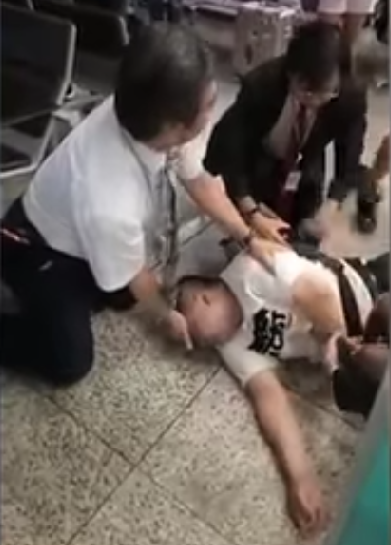Malaysian Basketball Player Performing Cpr On A Guy Captured On Video - World Of Buzz 1