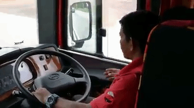 Malaysian Bus Driver Causes Public Outrage Foreasily Putting Passengers' Lives At Risk - World Of Buzz