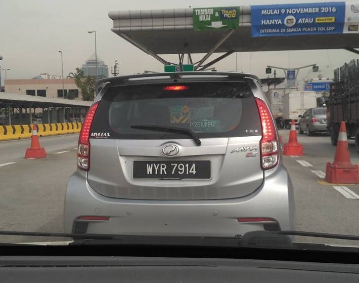 Malaysian Man Shows Middle Finger In Road Rage, Shares His Side Of The Story - World Of Buzz 3