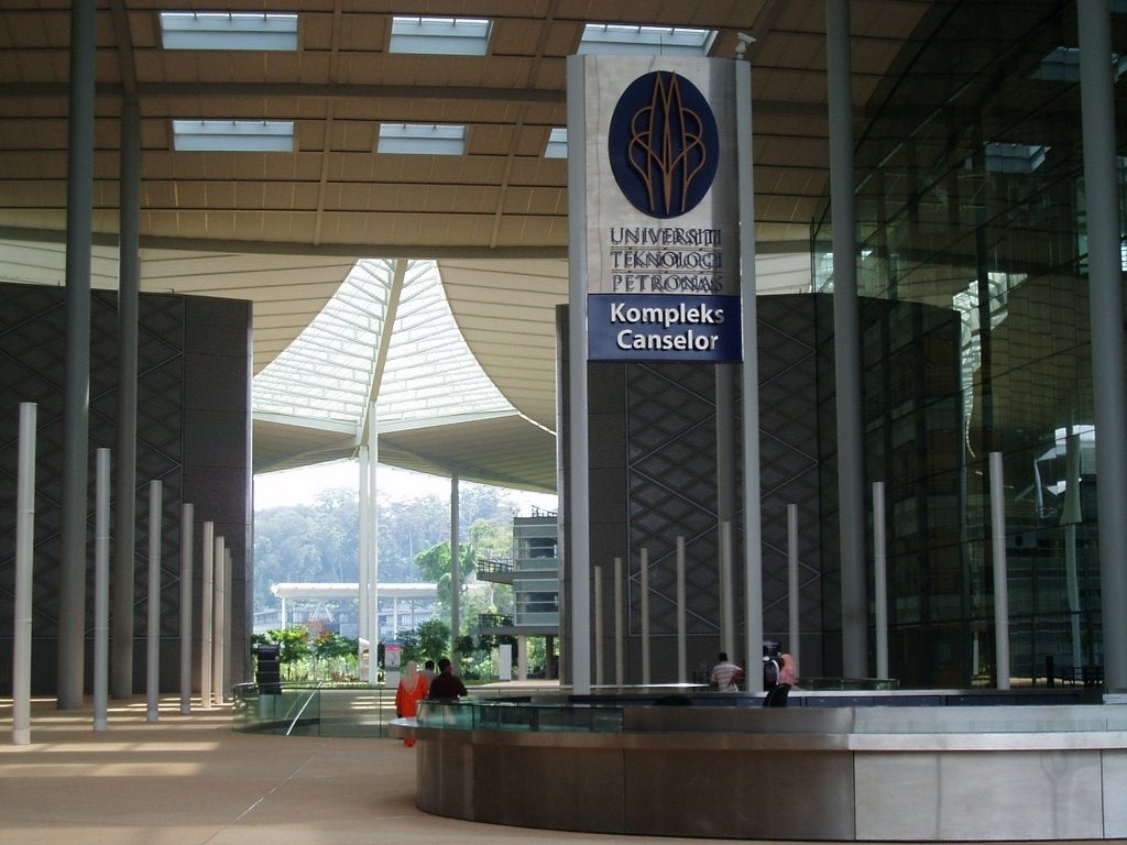 Malaysian University Among The Top In Economics Ranking. - World Of Buzz 5