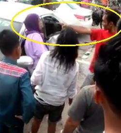 Malaysian Youngster Rudely Yelled And Pointed At Elder Lady After An Accident - World Of Buzz 3