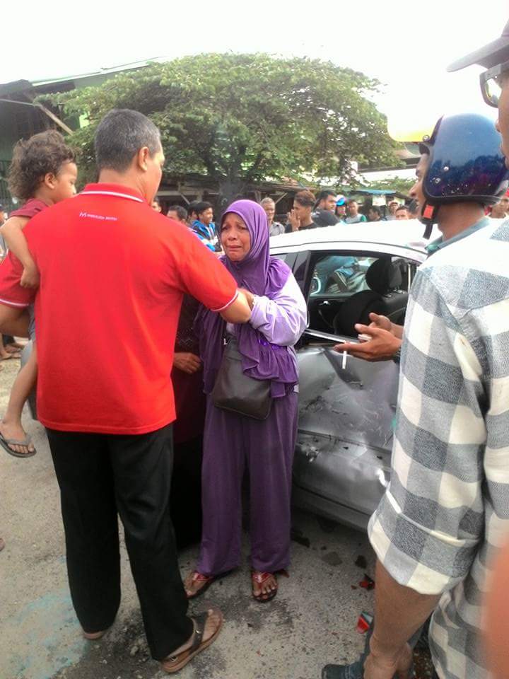 Malaysian Youngster Rudely Yelled And Pointed At Elder Lady After An Accident - World Of Buzz