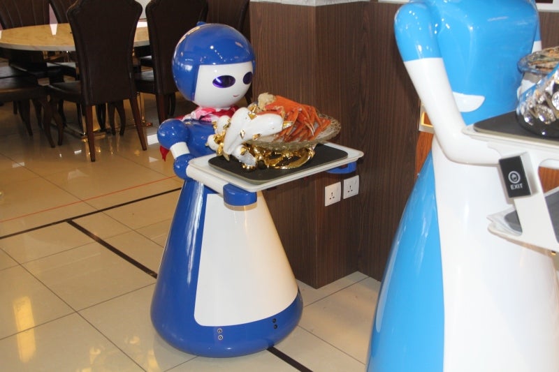 Malaysia's First Ever Restaurant Serving Food Using Robots - World Of Buzz 4