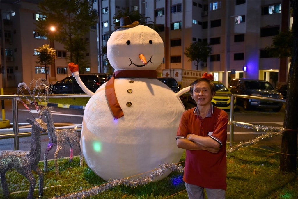 Man Turns a Little Corner of Singapore into a Winter Wonderland - World Of Buzz 4