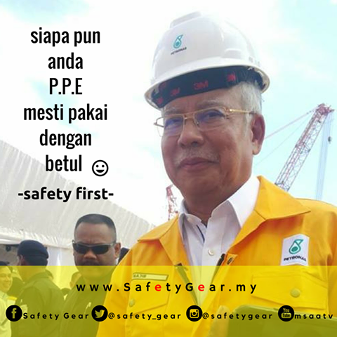 The Internet Is In A Ruckus Over How Najib Wore His Safety Helmet Wrongly - World Of Buzz