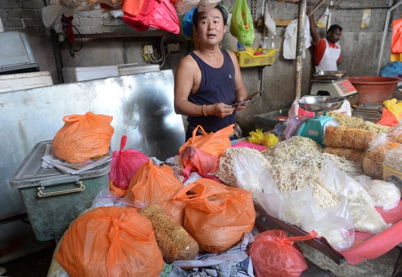 Ban On Plastic Bags And Polystyrene Containers Takes Effect In S'ngor And Federal Territories, Public Urged To Bring Eco-Bag - World Of Buzz 1