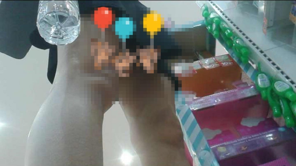 Brave Malaysian Lady Snatched Pervert's Phone And Discovered Upskirt Videos Of Different Women In It - World Of Buzz 3