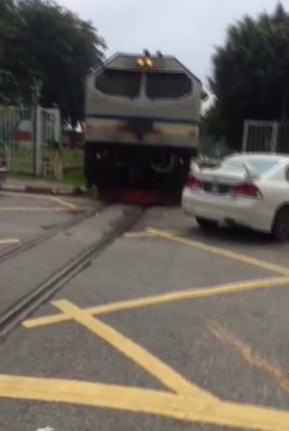 Malaysian Driver Illegally Parks Car Next To Train Tracks, Whole Bumper Gets Torn Off - World Of Buzz