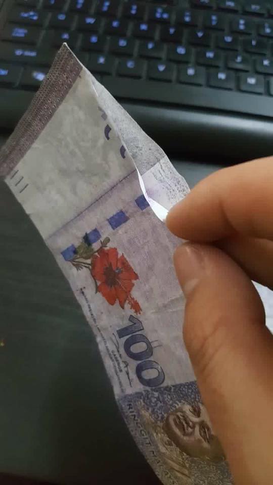 Malaysian Man Allegedly Receives Fake Rm100 Note When Withdrawing Money Over Counter - World Of Buzz