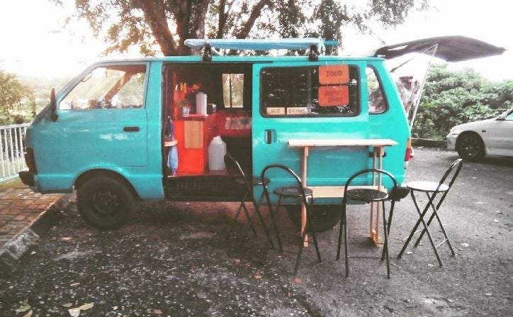 Malaysian Man Turns Rusty Van Into Campervan, Embarks On Road Trip With Family - World Of Buzz 13