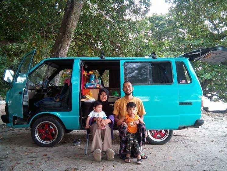 Malaysian Man Turns Rusty Van Into Campervan, Embarks On Road Trip With Family - World Of Buzz 15