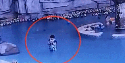 Mom Plays Phone While Her 4 Years Old Son Drowns. - World Of Buzz