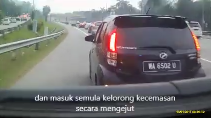 Police Hunting Myvi That Blocked Ambulance's Lane On Federal Highway - World Of Buzz 1