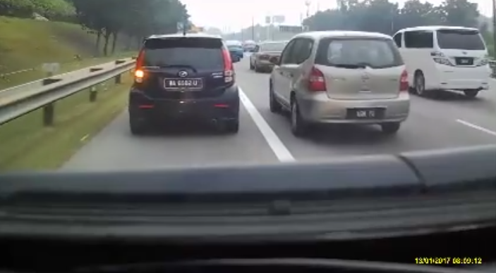 Police Hunting Myvi That Blocked Ambulance's Lane On Federal Highway - World Of Buzz
