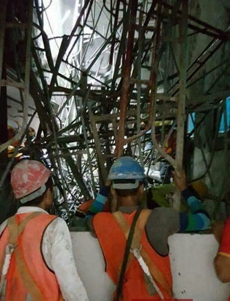 Scaffolding Collapsed In Bangi, Foreign Worker Below Crushed To Death - World Of Buzz 2
