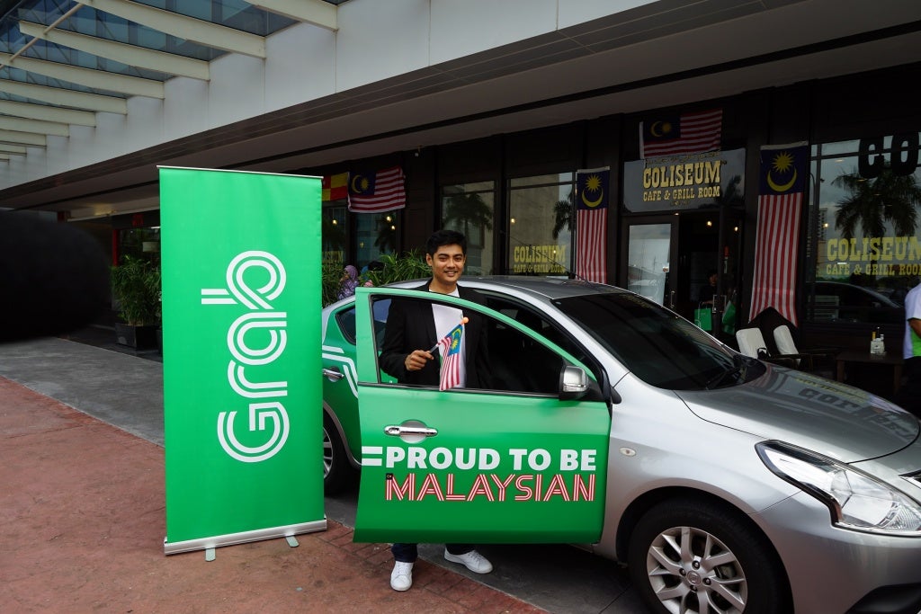 Uber And Grab Gets Approval By Government Because Taxis Have Been Cheating Tourist' Money - World Of Buzz 1