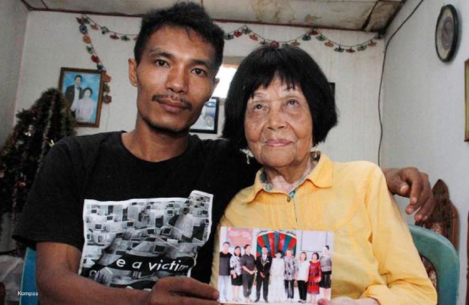 28-Year-Old Indonesian Man Falls In Love With And Marries 82-Year-Old Lady - World Of Buzz