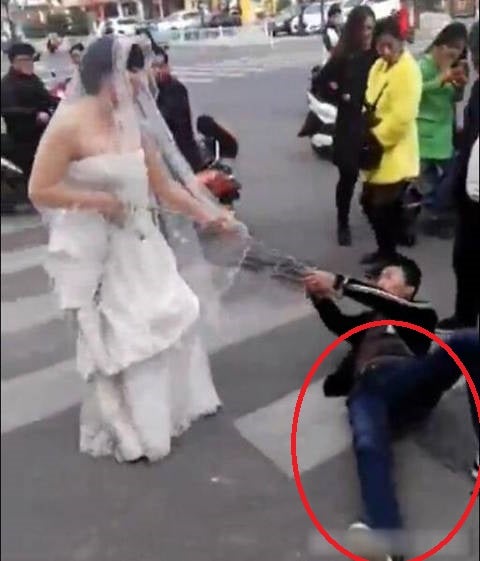 Angry Bride Drags Groom Around Town With Chain When He Didn't Show Up For Wedding - World Of Buzz 5