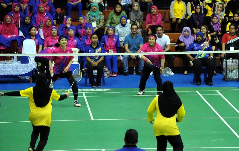 Datin Seri Rosmah Mansor Plays Badminton For Annual Sports Event In Kedah - World Of Buzz 2