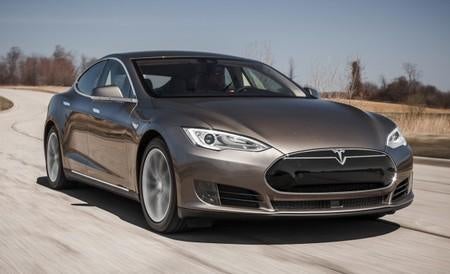 Heroic Man Sacrifices His RM440,000 Tesla To Save An Unconscious Driver On Highway - World Of Buzz